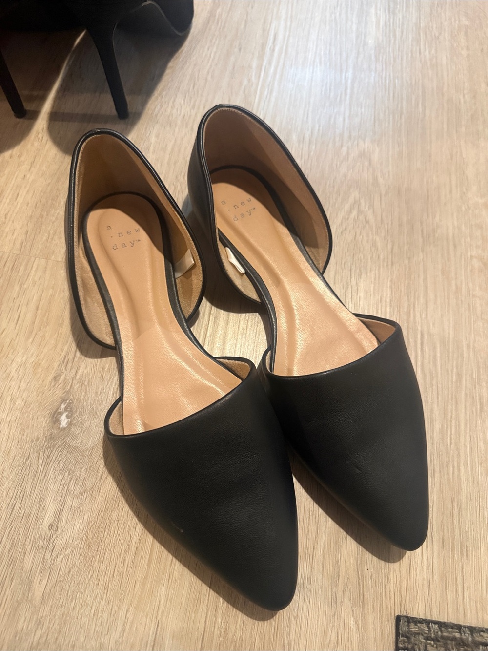 A new day Pointed Toe D'Orsay Flats in Black